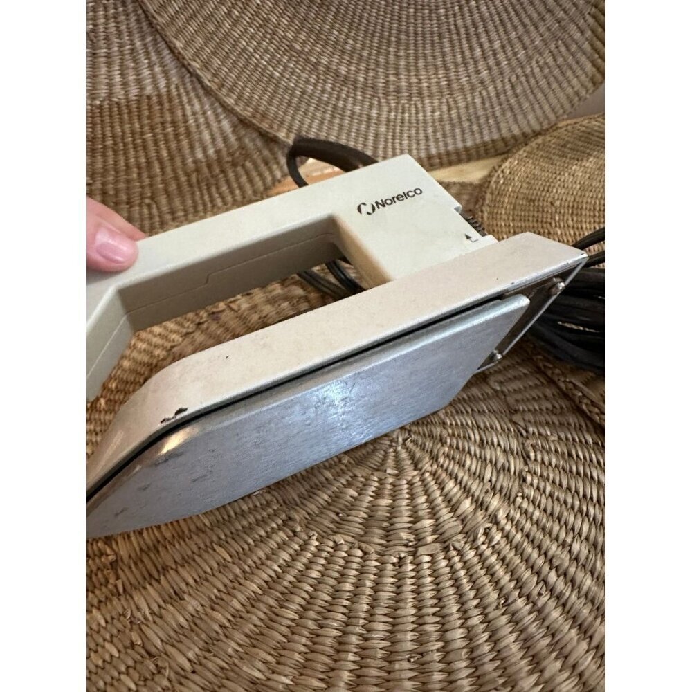 Vintage Norelco Travel Iron – Model 1635 - Picture 6 of 9